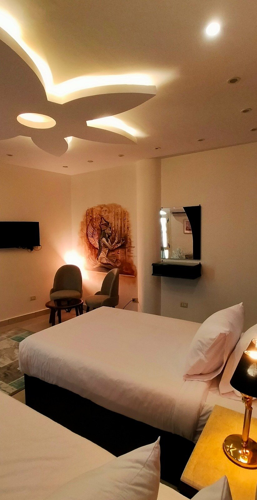 King Suite Pyramids View